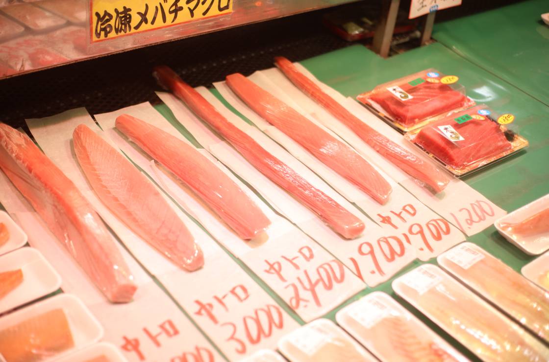 鮪専門店ならではの、お歳暮に最適な切り身もご用意しています。
生・冷凍のどちらも用意しています。