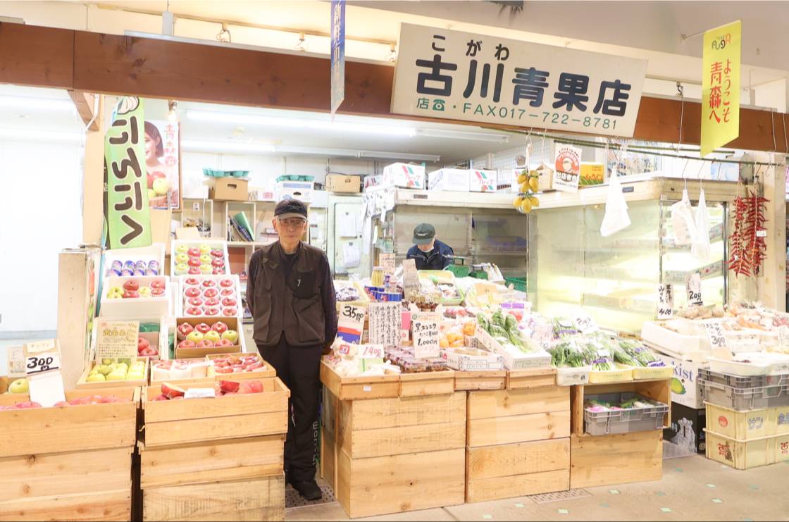 お店は地下駐車場入口の近くです。
親子二人で頑張っています。